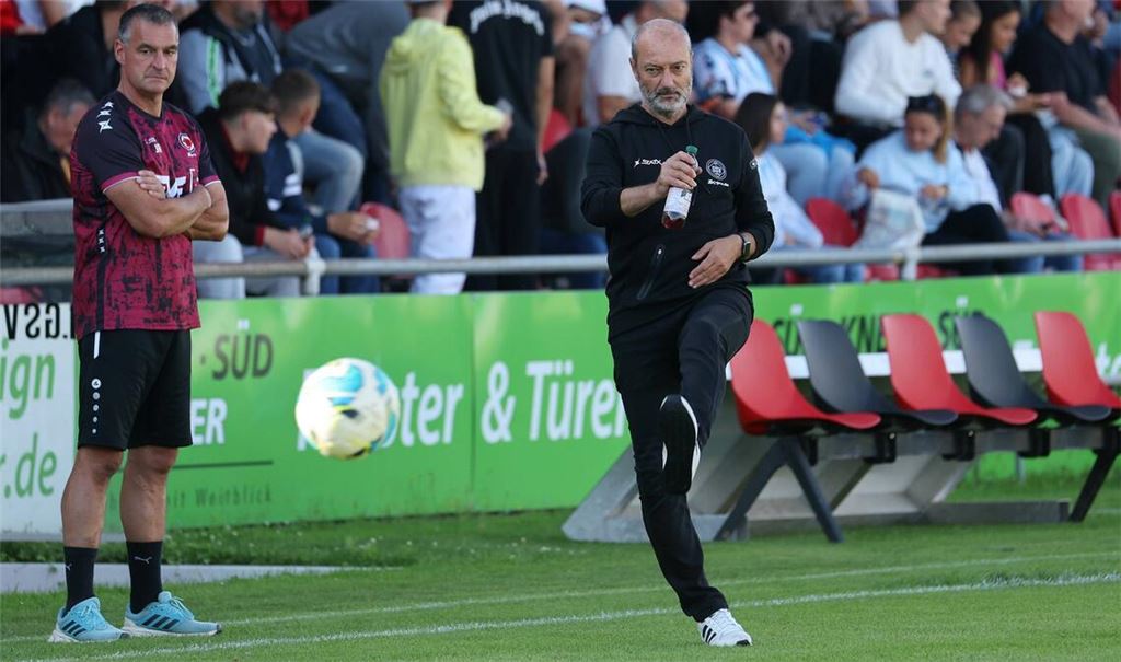 Gianni Coveli  (links steht Athletiktrainer Jürgen Augst) ist beim 1. GSV nur noch als Geschäftsführer Sport am Ball.