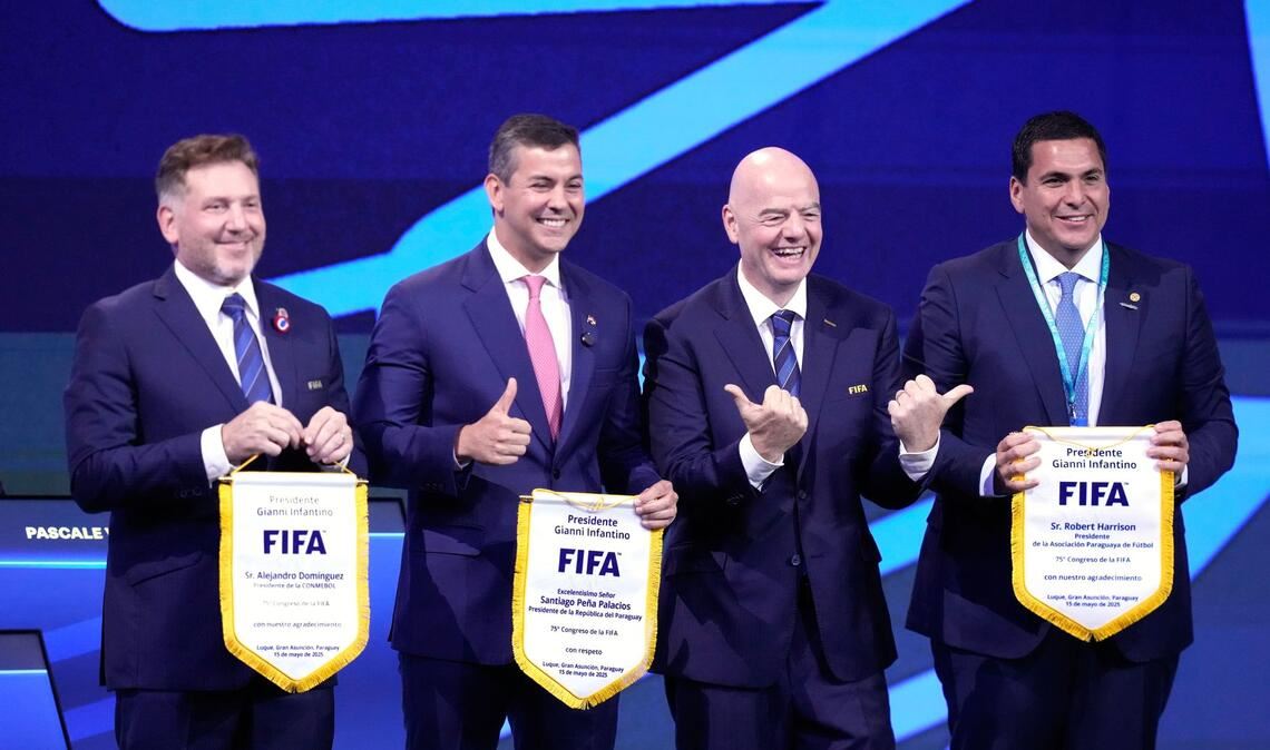 Gianni Infantino (2. von rechts) mit den Verbandsbossen der WM-Gastgeber Südamerikas