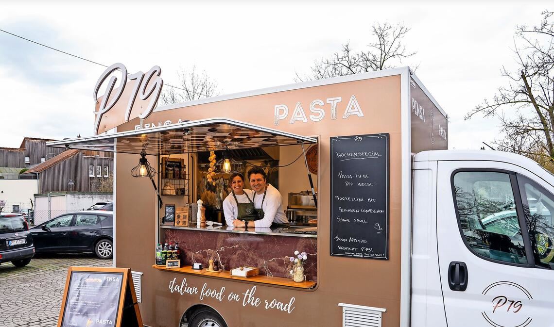 Giuseppe und Giuseppina Linoria in ihrem Foodtruck.
