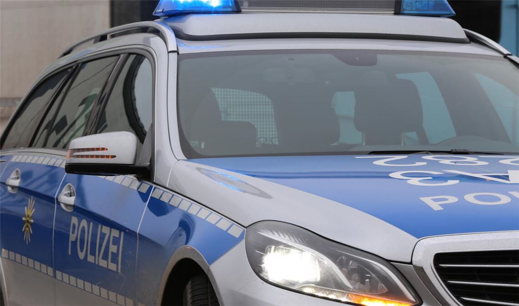 Gleich acht Autos demoliert hat ein 84-Jähriger am Donnerstag in Pforzheim. Symbolfoto: lh
