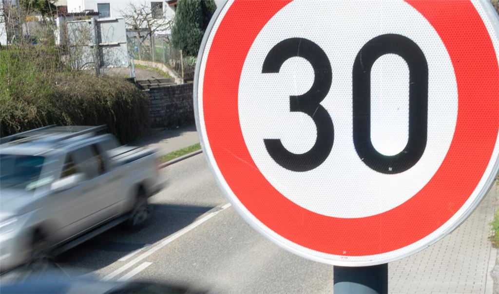 Gleich mehrere Tempo-30-Schilder, wie hier in Mühlacker an der Ötisheimer Straße, werden nächstes Jahr voraussichtlich auch in Wiernsheim aufgestellt. Symbolfoto: Archiv