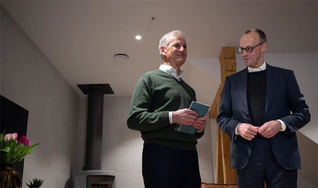 Gleich nach der Ankunft traf sich der Kanzler mit Norwegens Regierungschef zum Vier-Augen-Gespräch.