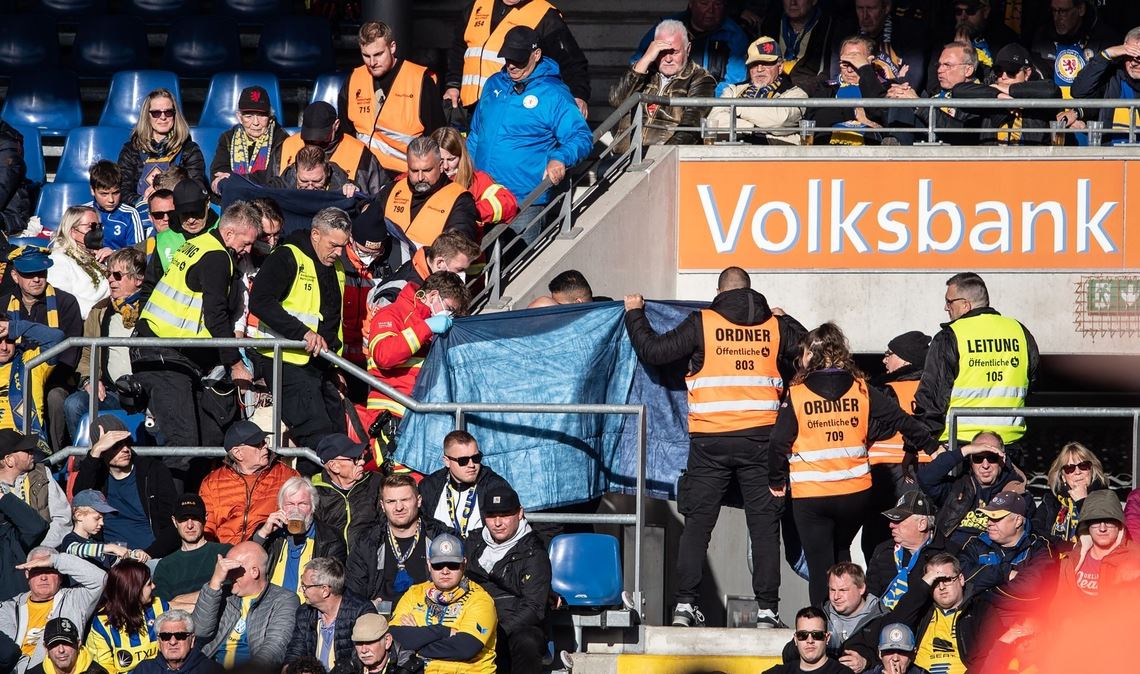 Gleich zu Beginn der Partie zwischen Eintracht Braunschweig und der SpVgg Greuther Fürth  hat es in der Nordkurve des Eintracht-Stadions einen medizinischen Notfall gegeben.