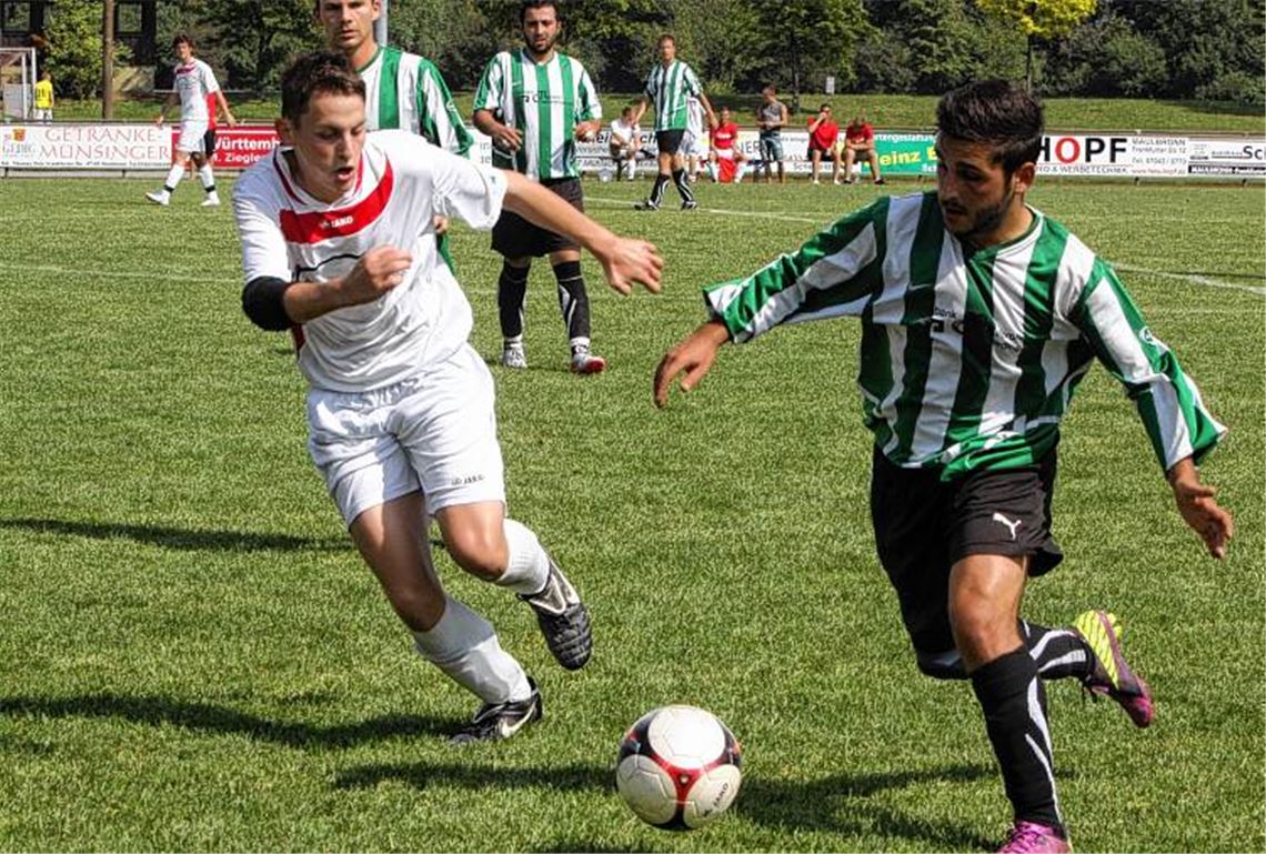 Gleich zu Beginn der Saison unterlag die SG Ölbronn-Dürrn (Lars Kolzewski, in Weiß) mit 1:5 bei der Spvgg Zaisersweiher. Auch in drei weiteren Spielen gab es zu viele Gegentore. Archivfoto: Eigner