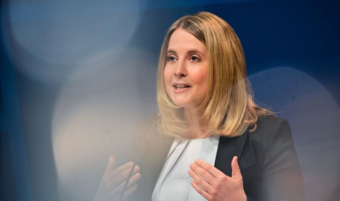 Gleichzeitig gegen Leerstand und Wohnungsnot: Bauministerin Verena Hubertz legt ein neues Förderprogramm auf. (Archivbild)