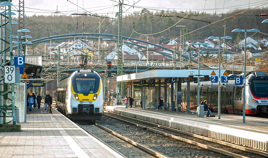 Gleis- und Brückenarbeiten bremsen den Bahnverkehr in der Region im Mai aus und erzwingen Umwege. Archivfoto: Fotomoment