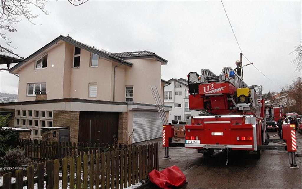 Glück im Unglück: Beim Ausbruch eines Küchenbrandes in der Pforzheimer Vogelsangstraße ist niemand im Gebäude. 