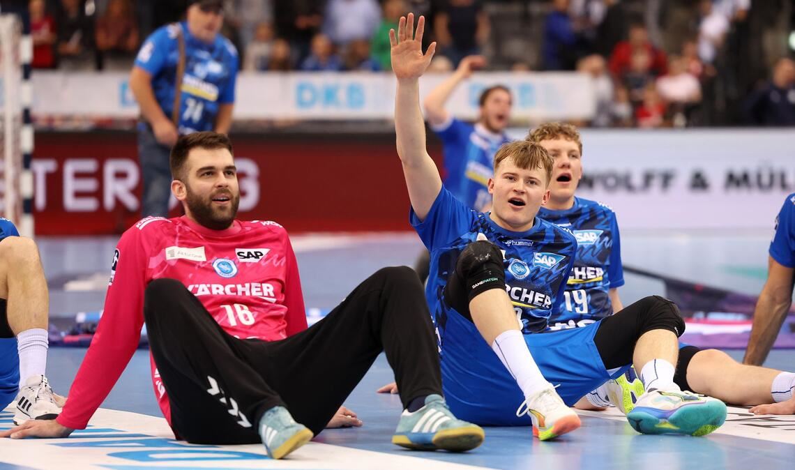 Glücklich: Miljan Vujovic, Linus Schmid (re.).