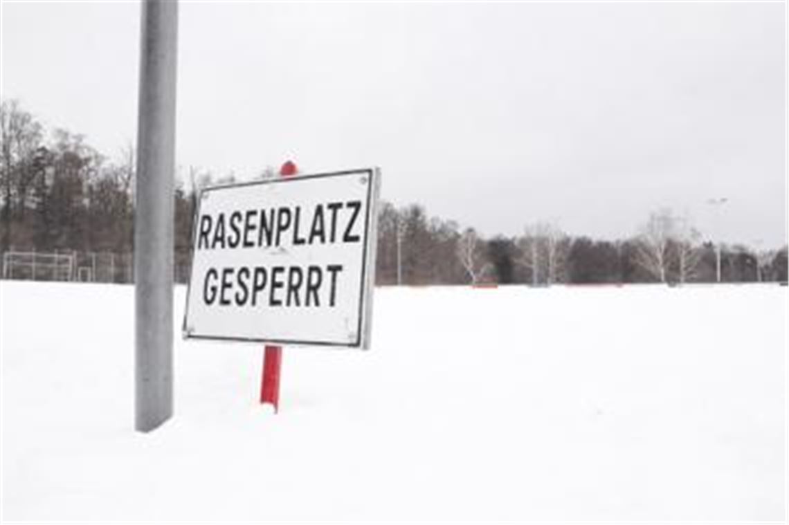 Glühwein statt isotonischer Durstlöscher: Wegen des frostigen Winterwetters ist der kommende Spieltag in der Region komplett abgepfiffen worden. Archivfoto: Eigner