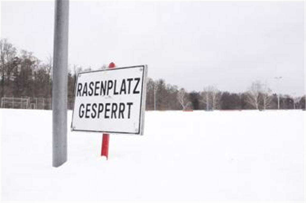 Glühwein statt isotonischer Durstlöscher: Wegen des frostigen Winterwetters ist der kommende Spieltag in der Region komplett abgepfiffen worden. Archivfoto: Eigner