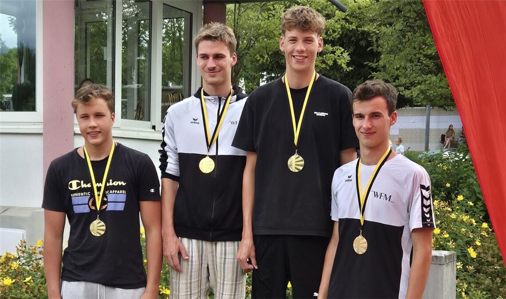 Gold für die Staffel mit Stephan Bubb, Moritz Trockel, Johannes Reister und Michael Reister Foto: privat