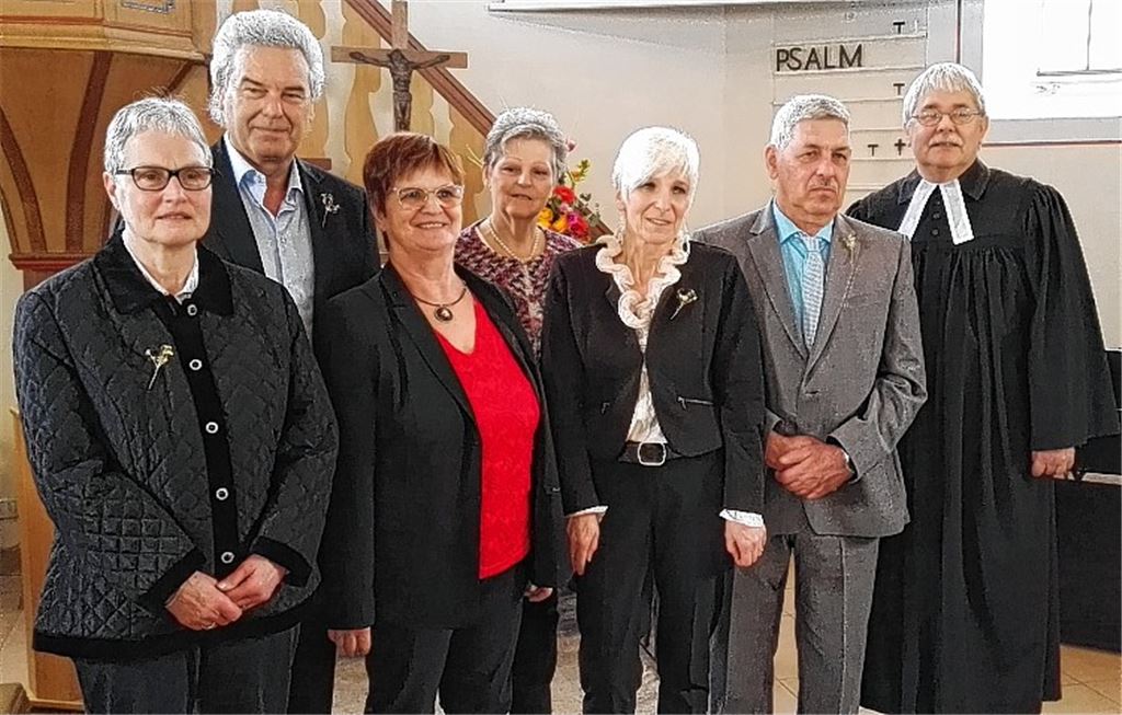 Konfirmanden erneuern ihr Glaubensbekenntnis