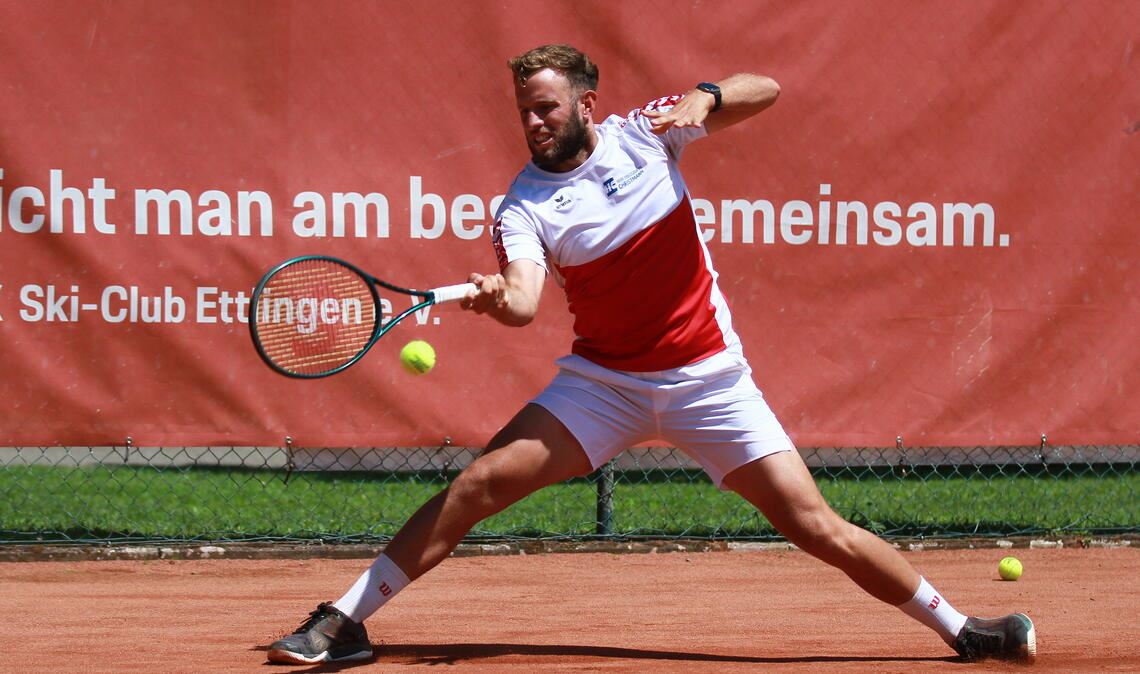 Gonzalo Bancalari vom TC Wolfsberg Pforzheim schlägt am Freitag ab 18 Uhr auf. Er ist auch als Trainer unter anderem in Enzberg, Lomersheim und Lienzingen aktiv. Foto: Kali-Foto