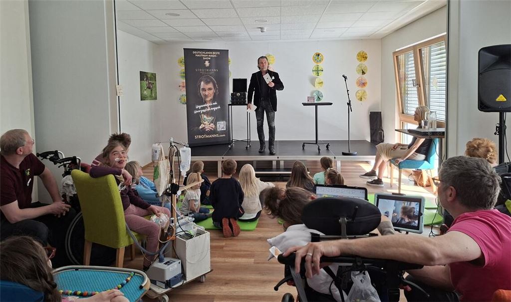 Gratis-Auftritt für die gute Sache: Magier Thorsten Strotmann löst sein Versprechen aus dem vergangenen November ein. Foto: Bastian