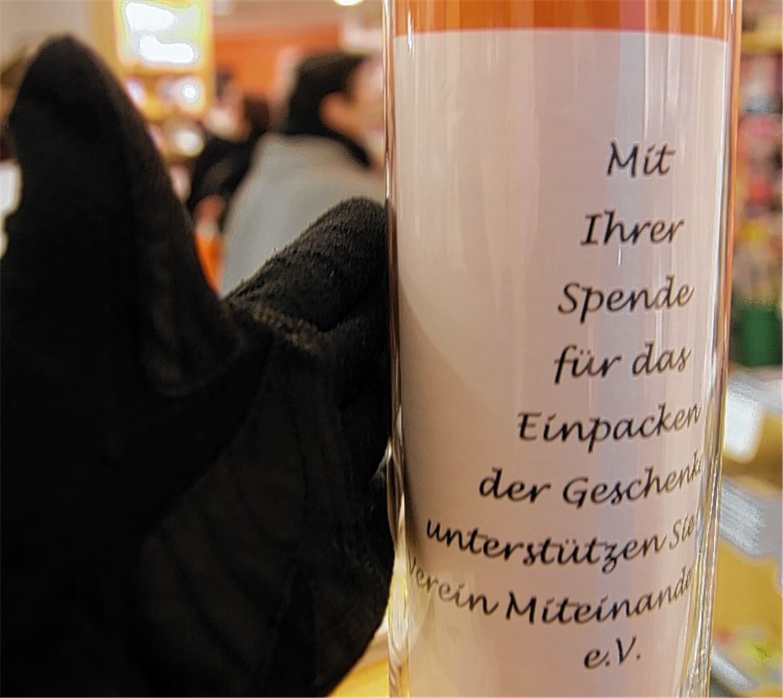 Diebe stecken Spendenkassen ein