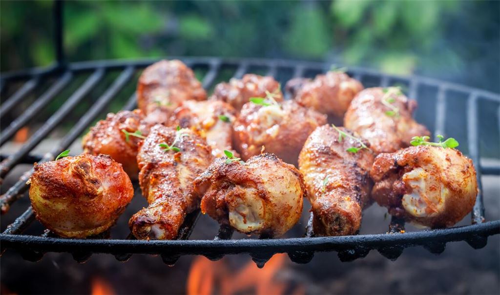 Grillen ist beliebt. Feuerstellen in Enzkreis-Wäldern dürfen allerdings bis auf Weiteres nicht genutzt werden. Foto: Adobe Stock