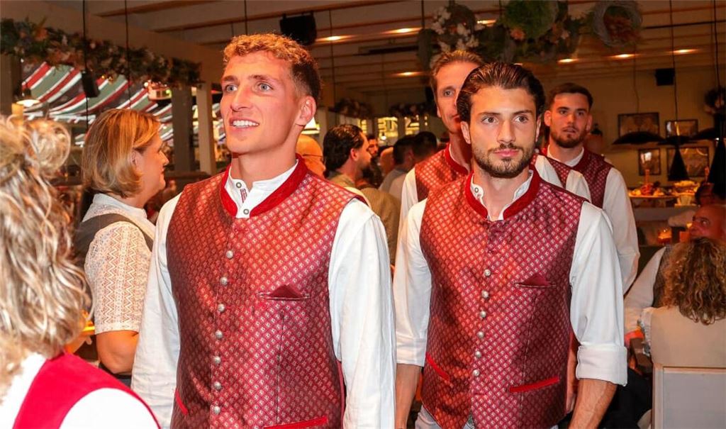 Grischa Prömel, Leonidas Stergiou und Dennis Seimen am Montagabend im Festzelt auf dem Cannstatter Wasen.