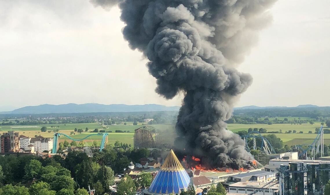 Großbrand im Europa-Park: Das Feuer, das die Attraktion „Piraten von Batavia“ zerstörte, gehört zu den verheerendsten, die der Freizeitpark erlebte.