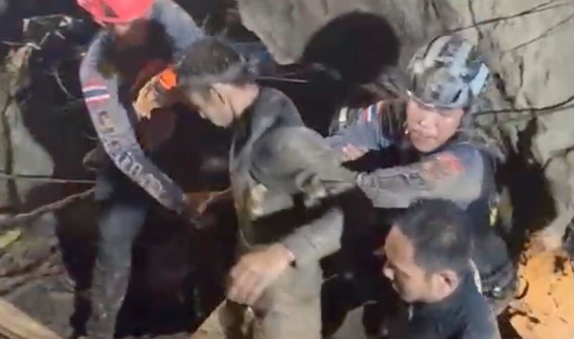 Große Erleichterung in Laos: Der erste der fünf Eingeschlossenen ist in Sicherheit.