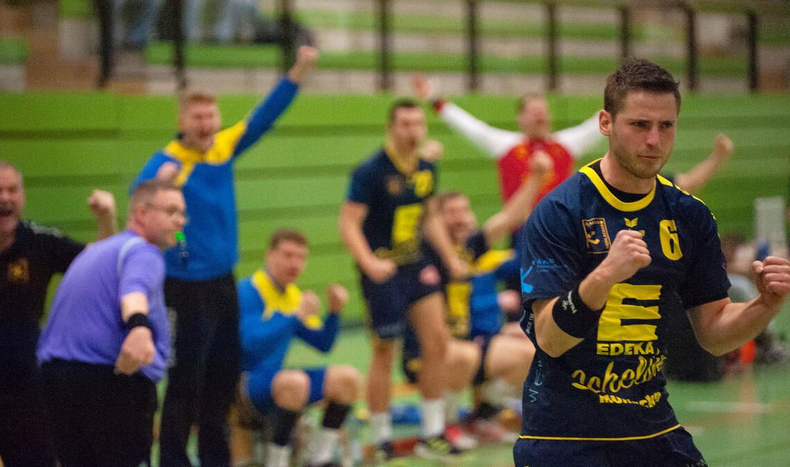 Große Freude bei den Handballern von Blau-Gelb Mühlacker. Foto: Fotomoment/Archiv
