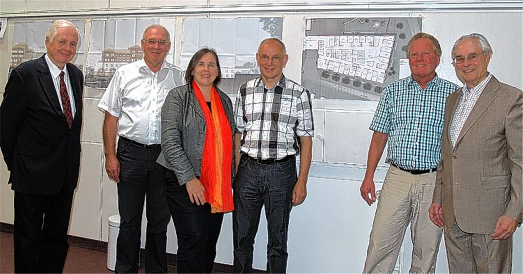 Große Pläne für das Kinderzentrum: Klaus Kaiser (v.re.) und Dietmar Lepka von der Klinikleitung, vom Förderverein die Vorstandsmitglieder Karl Craiß, Sabine Leibbrand und Werner Hupbauer sowie das ehemalige Vorstandsmitglied Heinz Schmollinger.