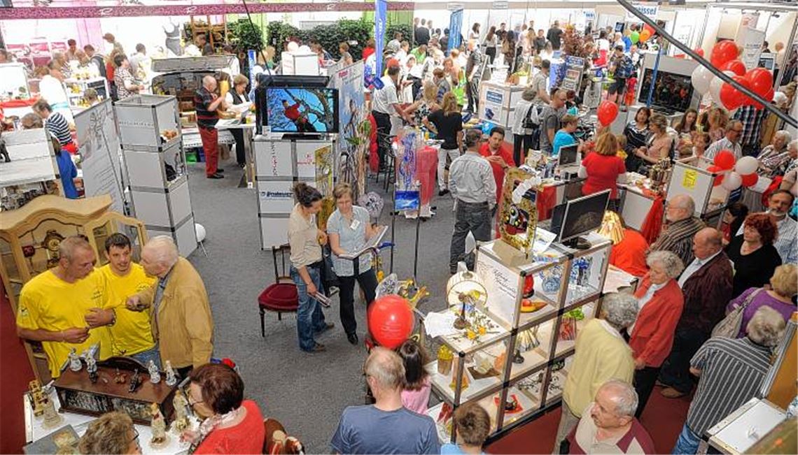 Große Resonanz: Um die 6000 zahlende Besucher erleben an zwei Tagen in der Enztalsporthalle und auf dem Freigelände im Käppele eine Leistungsschau mit attraktivem Angebot.