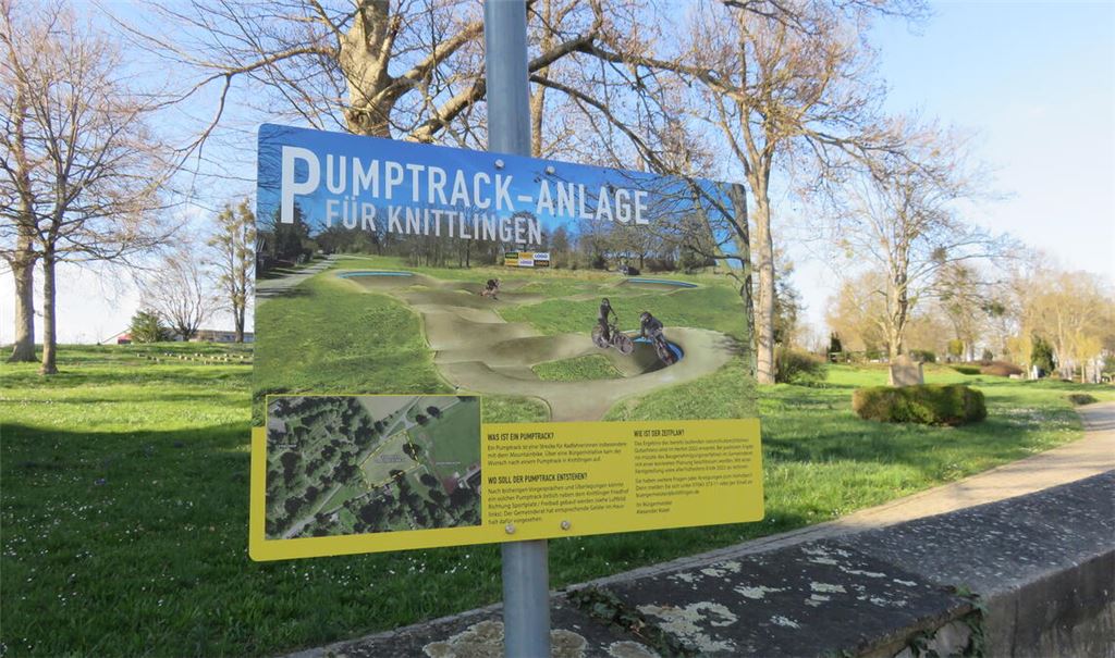 Große und kleine Sparmaßnahmen: Für eine Pumptrack-Anlage kann Knittlingen kein Geld ausgeben, ebenso wenig für die Sanierung des Steinhauses (Bilder unten). Auch in Sachen Kelter stehen die Zeichen eher auf Stopp der geplanten und in Teilen begonnenen Maßnahmen. Die Öffnungszeiten im Faust-Museum werden gekürzt. Fotos: Becker