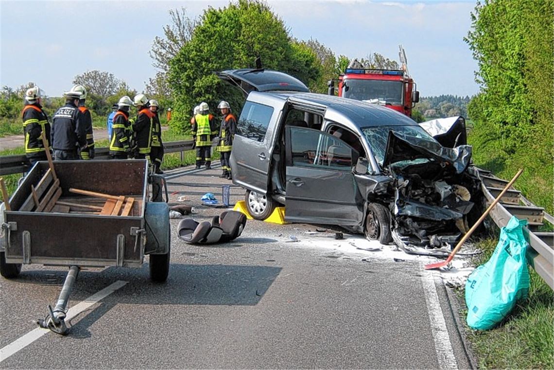 Großeinsatz an der Unfallstelle.
