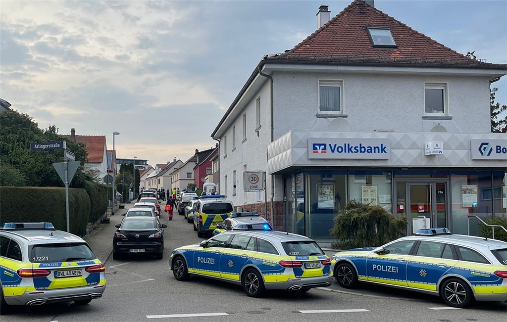 Großeinsatz der Polizei im Stadtteil Arlinger nach einem blutigen Streit unter Nachbarn. Foto: Myroshnichenko