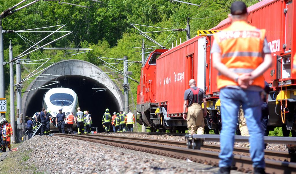 Großeinsatz nahe Illingen: Rettungskräfte simulieren bei der Katastrophenschutz-Übung den Ernstfall. Fotos: Stahlfeld
