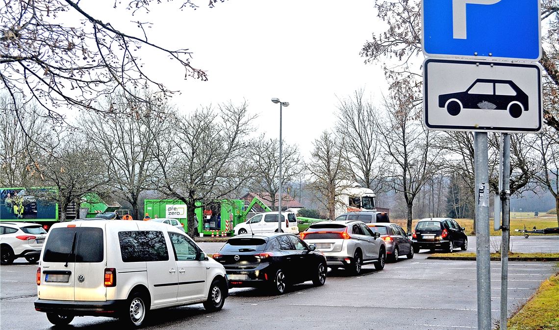 Großer Andrang bei der letzten Schadstoffsammlung des Enzkreises in Ötisheim.