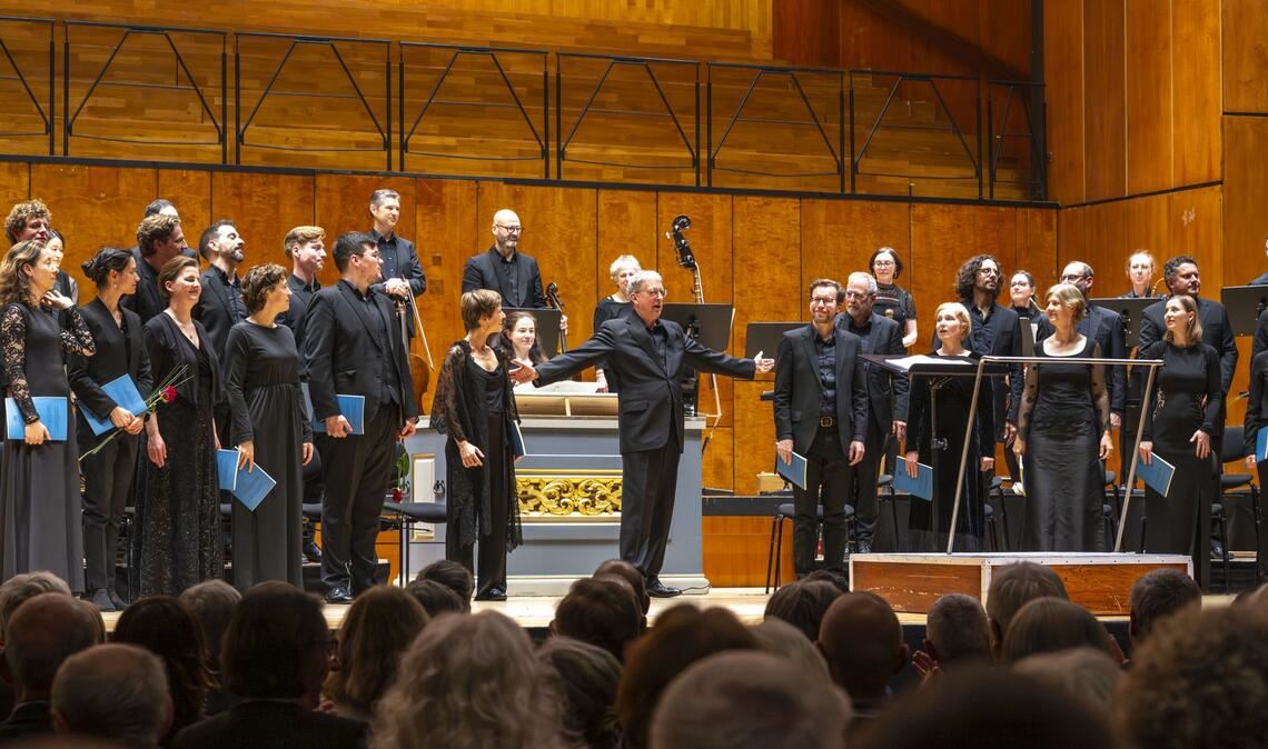 Großer Beifall in der Stuttgarter Liederhalle für Hans-Christoph Rademann und die Gaechinger Cantorey