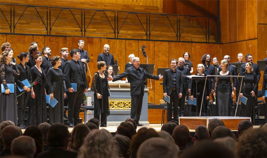 Großer Beifall in der Stuttgarter Liederhalle für Hans-Christoph Rademann und die Gaechinger Cantorey