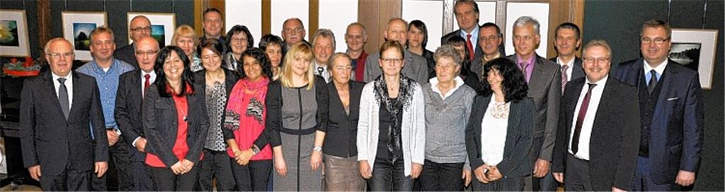 Großer Ehrungsreigen bei der Firma Wolf: Gleich 30 Beschäftigte werden von der Unternehmensleitung ausgezeichnet. 