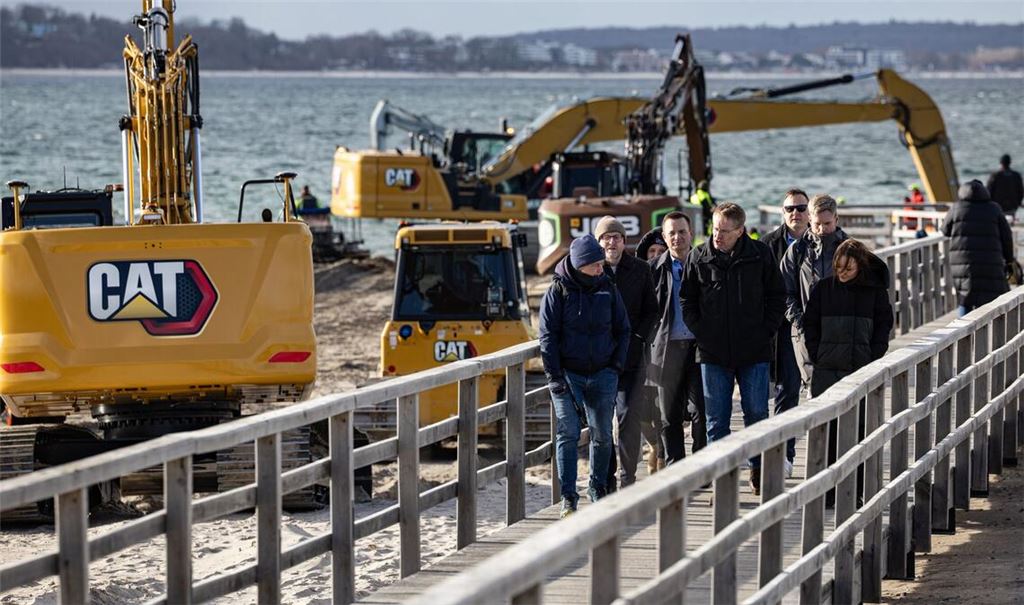 Großer Einsatz zur Rettung des gestrandeten Buckelwals