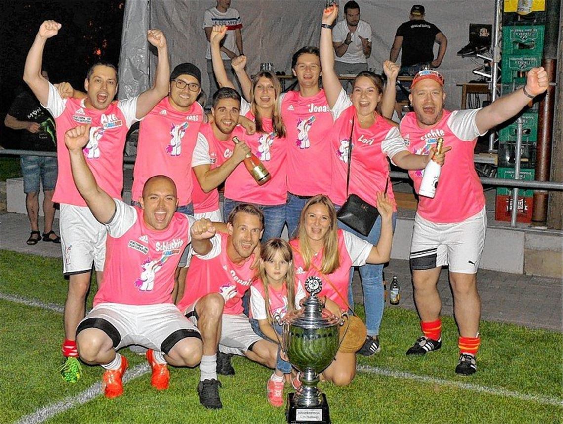 „Einhörner“ siegen beim Elferschießen