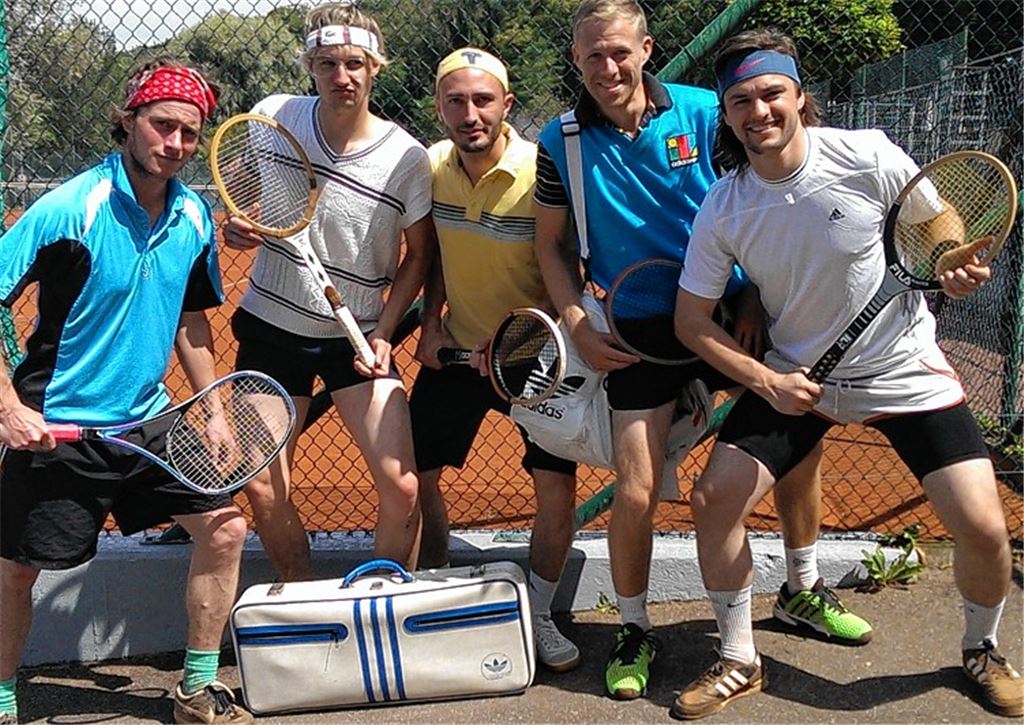 Großer Ulk beim TC Lomersheim: Tennisturnier mit antiquierter Ausrüstung.
