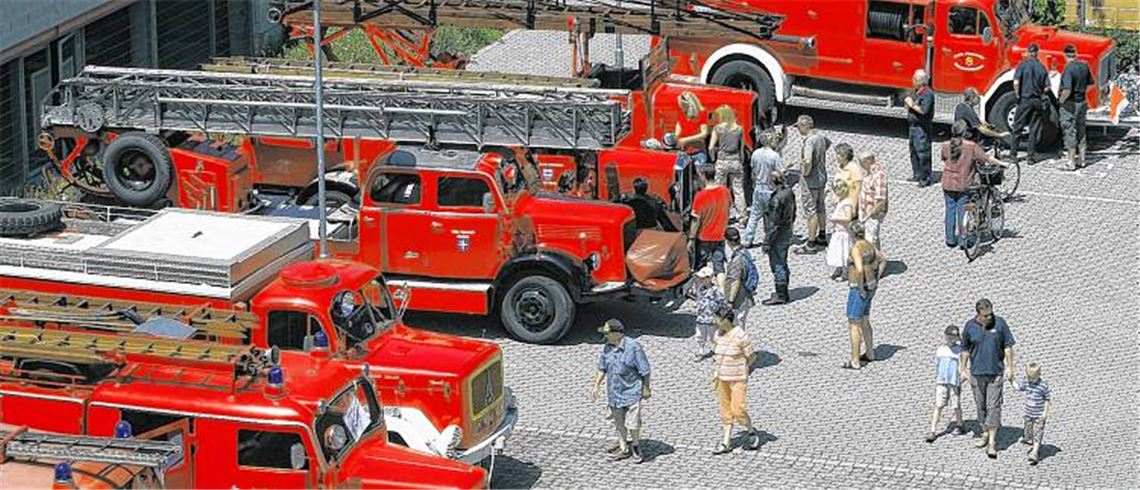 Großes Interesse: 2007 zieht eine Oldtimerschau der Feuerwehr im Schulhof des Gymnasiums die Blicke auf sich. Die Neuauflage zum Jubiläum 2012 soll noch spektakulärer werden.Archivfoto: Hansen