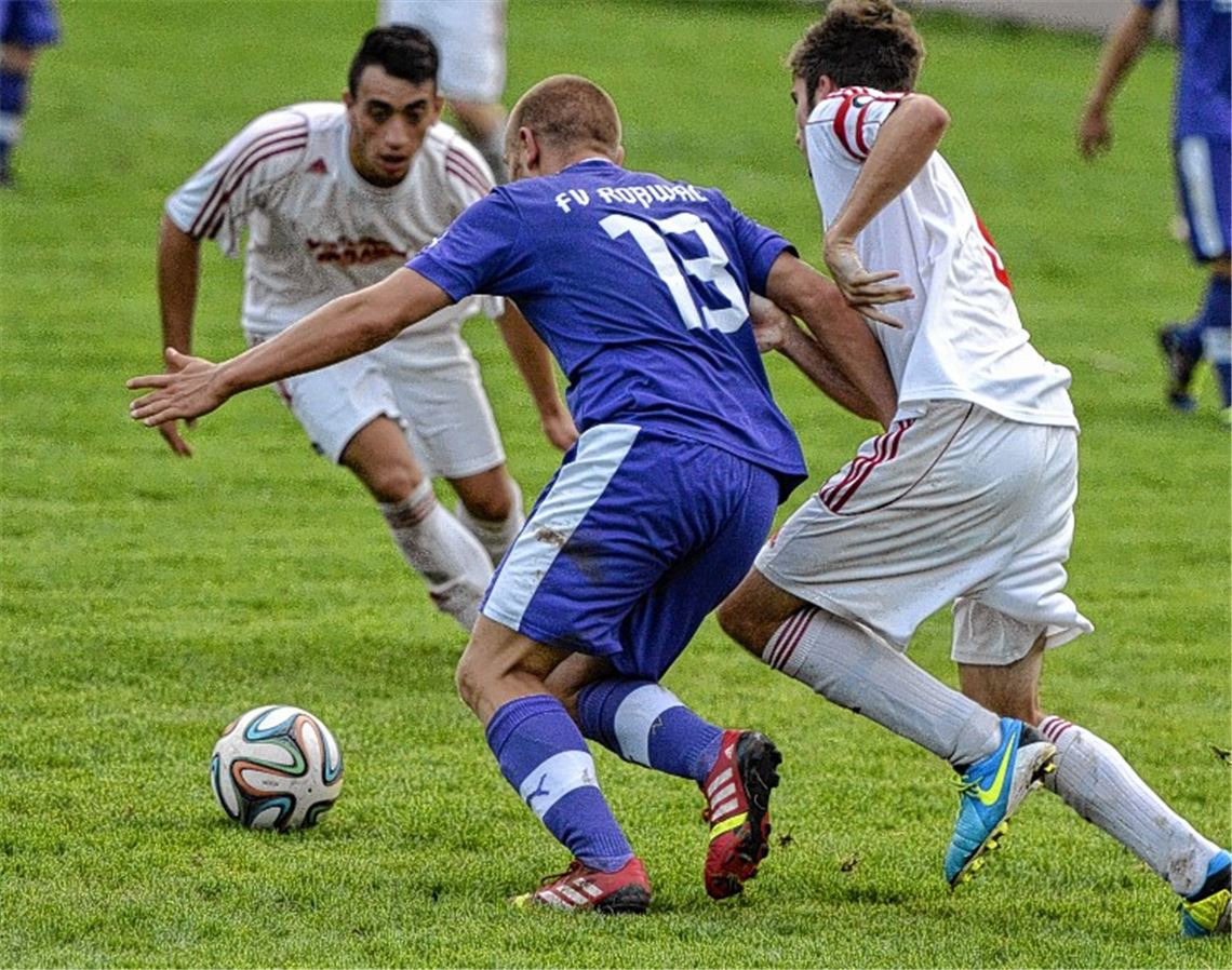 Großglattbach (in Weiß) knöpft Roßwag die Punkte ab.