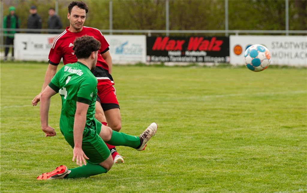 Großglattbach wirbelte beim 6:0 – in dieser Szene trifft Tobias Baisch zum 2:0. Fotomoment