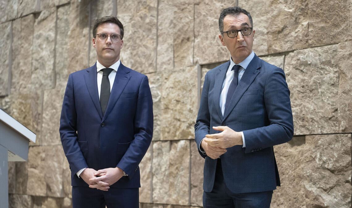 Grüne und CDU haben sich mehr als fünf Wochen nach der Landtagswahl geeinigt.Grüne und CDU haben sich mehr als fünf Wochen nach der Landtagswahl geeinigt.