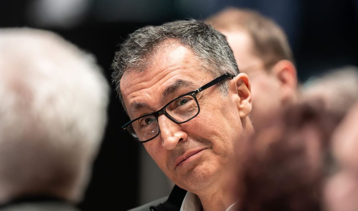 Grünen-Spitzenkandidat Cem Özdemir hat seine Wahlkampagne gegen Kritik verteidigt. (Archivbild)