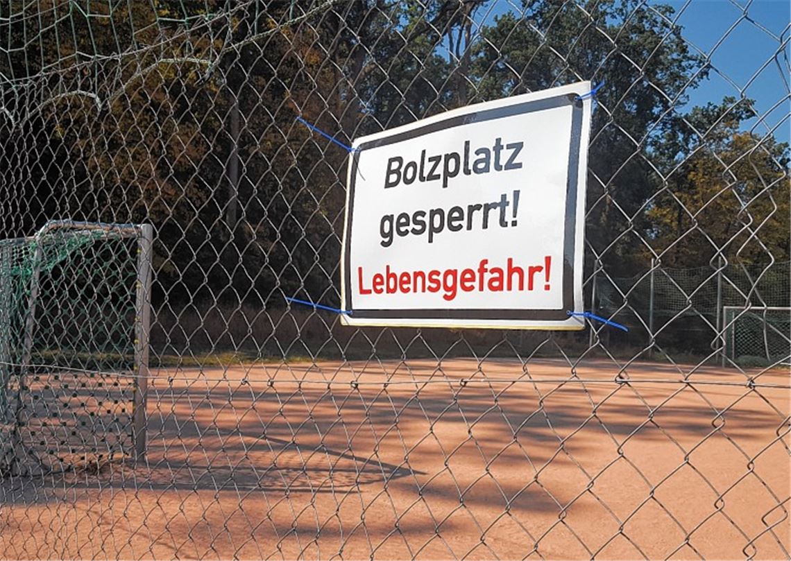 Bäume als Bedrohung: Bolzplatz gesperrt