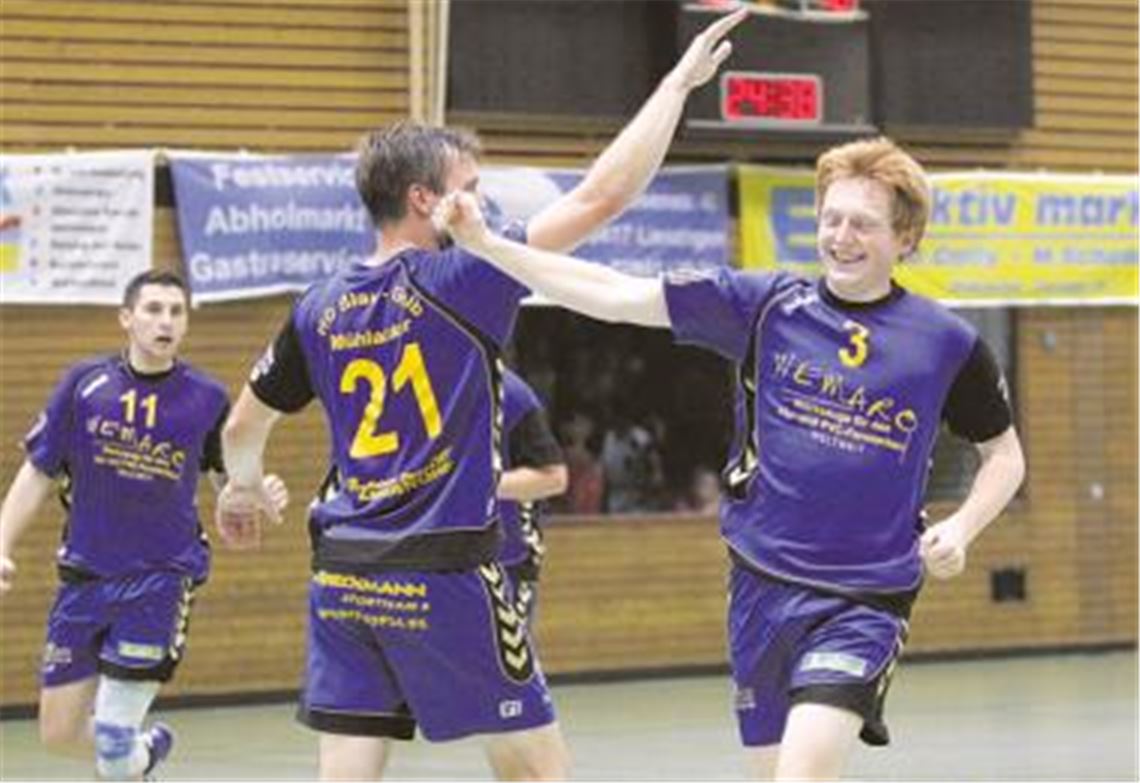 Grund zur Freude: Im dritten Saisonspiel holt Mühlacker (Daniel Ufrecht, Christian Jaehdeke, Lukas Mauch, v.li.) die ersten Punkte.
Archivfoto: Eigner