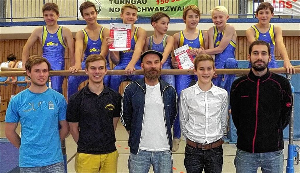 Grund zur Freude: die Nachwuchsturner des TV Mühlacker mit ihrem Betreuerteam beim Regionalfinale.