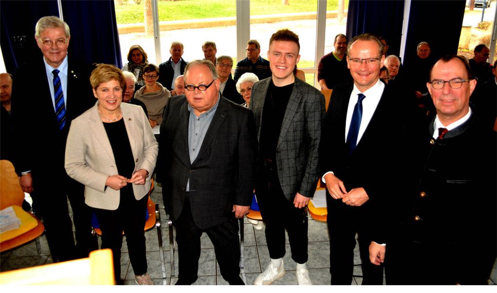 Gruppenbild mit Ministerin: Dr. Peter Napiwotzky (v.li.), Nicole Razavi, Günter Bächle, Johannes Bächle, Gunther Krichbaum und Frank Schneider. Foto: Stahlfeld