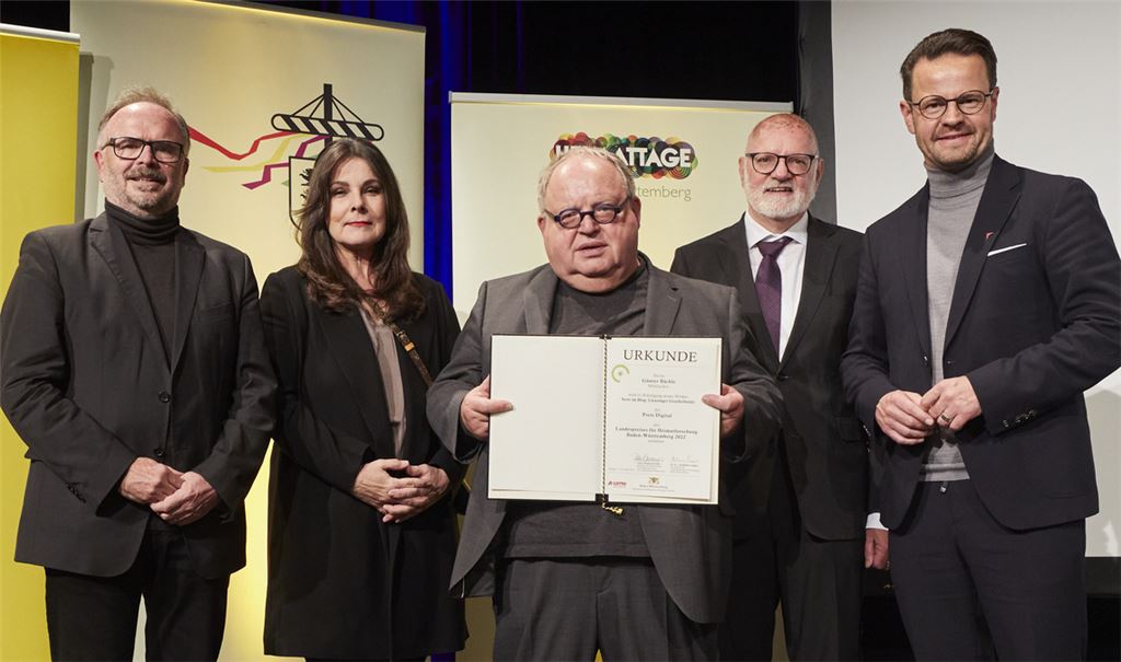 Günter Bächle (Mitte) bei der Preisverleihung in Offenburg. Foto: Michael Bode