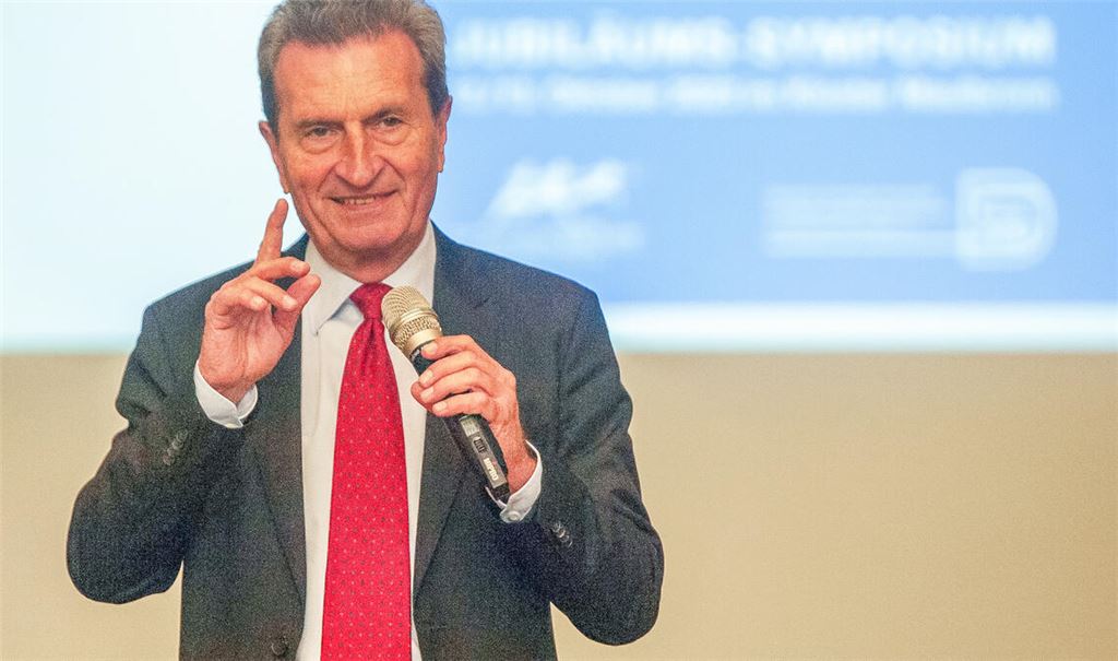 Günther Oettinger spricht sich für eine Stärkung der Autorität von Sportverbänden aus. Foto: Fotomoment