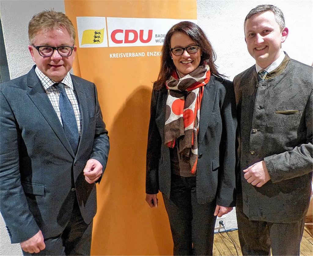 Guido Wolf, Kandidatin Viktoria Schmid und ihr Zweitkandidat Martin Gegenheimer (re.).