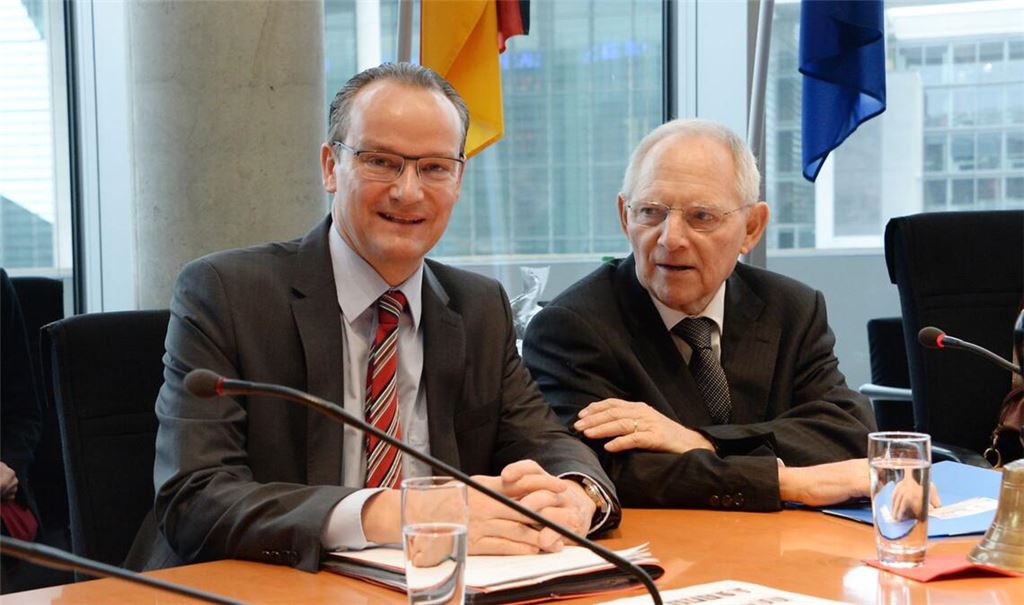 Gunther Krichbaum (li.) mit Wolfgang Schäuble im Europaausschuss. Foto: DBT/Melde